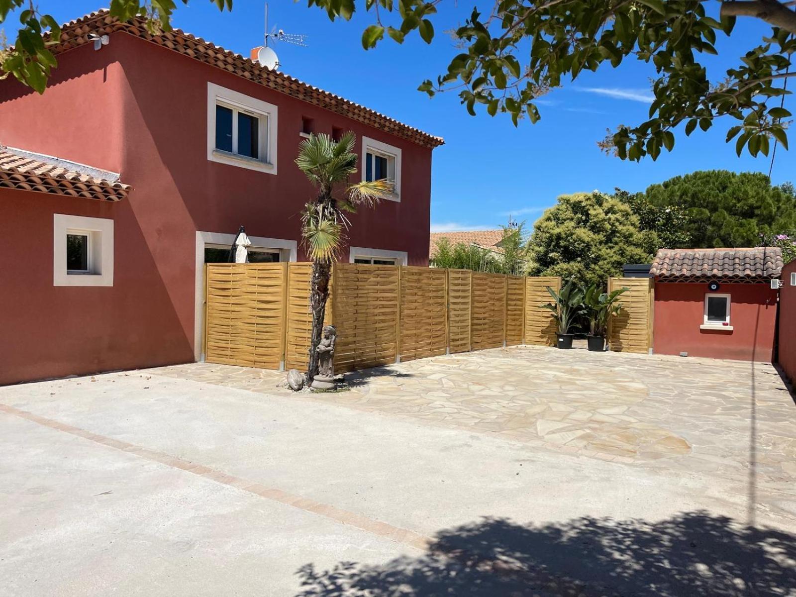 Aparthotel La Casa Bella Gignac-la-Nerthe Exterior foto